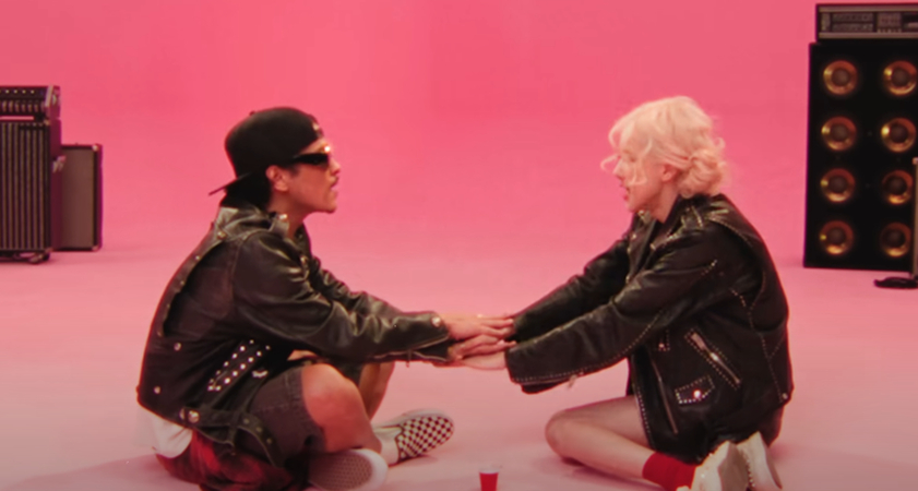 Rose and Bruno Mars in the APT song